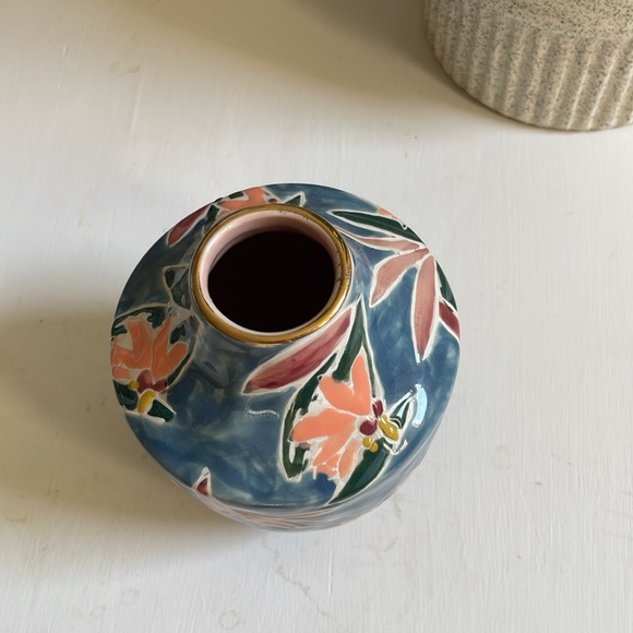 Gorgeous Anthropologie Vase - Picture 2 of 3